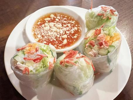 美味しそうなタイ料理の生春巻きとタレ 生春巻き,タイ料理,サラダの写真素材