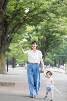 母親 育児 母親 育児 の写真