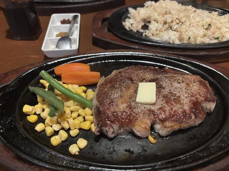 ステーキとガーリックライス ステーキ,ガーリックライス,肉の写真素材