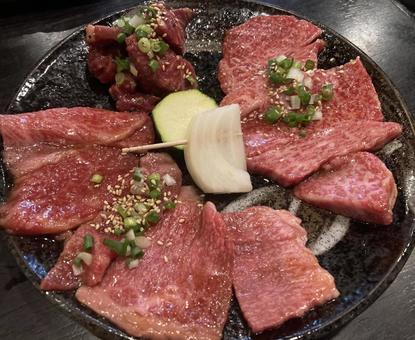 焼肉盛り合わせ 焼肉盛り合わせ 焼肉,カルビ,ハラミの写真素材