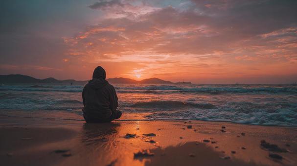 感動的な夕焼けと海の風景 感動的な夕焼けと海の風景の写真
