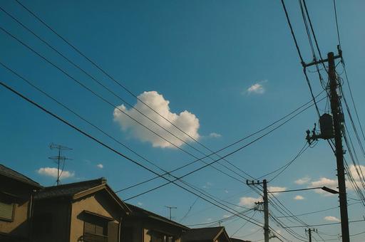 民家と青空の写真