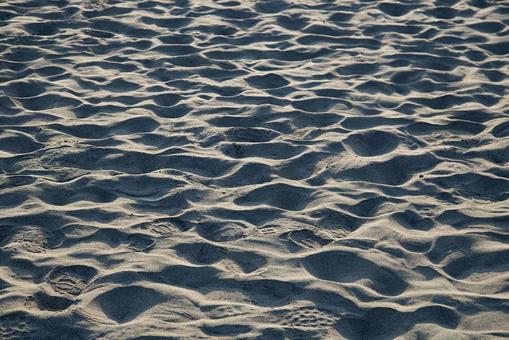 無数の足跡が残る浜辺 無数の足跡が残る浜辺 ビーチ,足跡,砂丘の写真素材