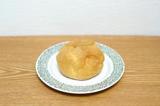 シュークリーム(引き) シュークリーム(引き) ご褒美,ダイエット,おやつの写真素材