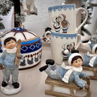 冬の雑貨と可愛い子どものオブジェ 冬,雑貨,置物の写真素材