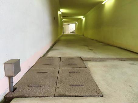 地下 地下,地下道,bの写真素材
