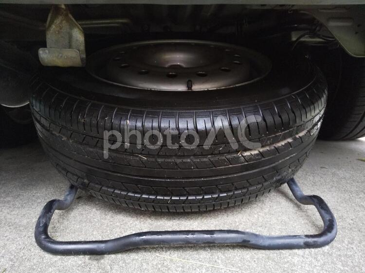 自動車 スペアタイヤの格納4 自動車,車,タイヤの写真素材