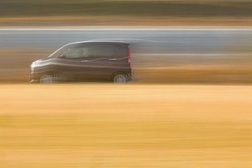 スピード感のある軽自動車の流し撮り 車,スピード,流し撮りの写真素材