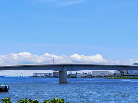 夏空の下の多摩川河口 夏空の下の多摩川河口の写真
