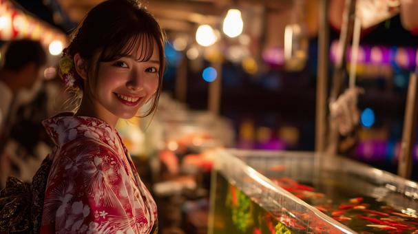 夏祭りを楽しむ浴衣を着た女性 夏祭りを楽しむ浴衣を着た女性の写真