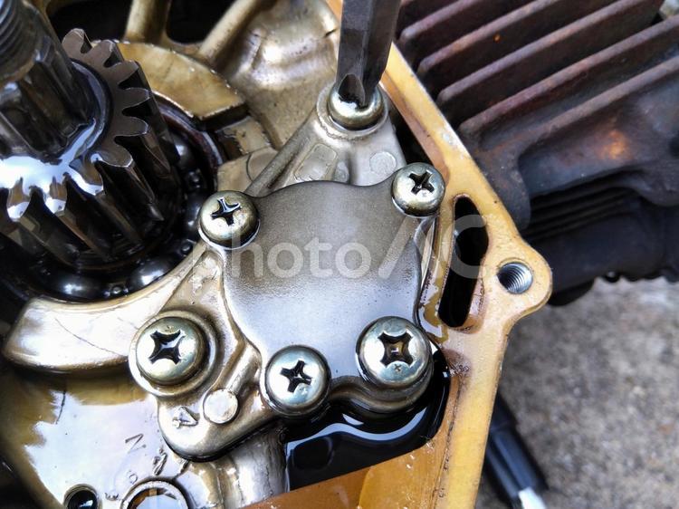 バイクの整備　７ エンジン,バイク,機械の写真素材