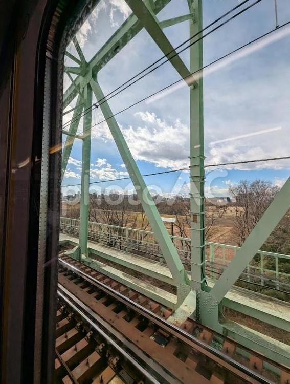 窓の電車と荒川橋 鉄道,風景,駅の写真素材