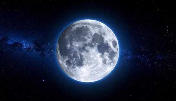 銀色に輝く幻想的な満月 銀色に輝く幻想的な満月の写真