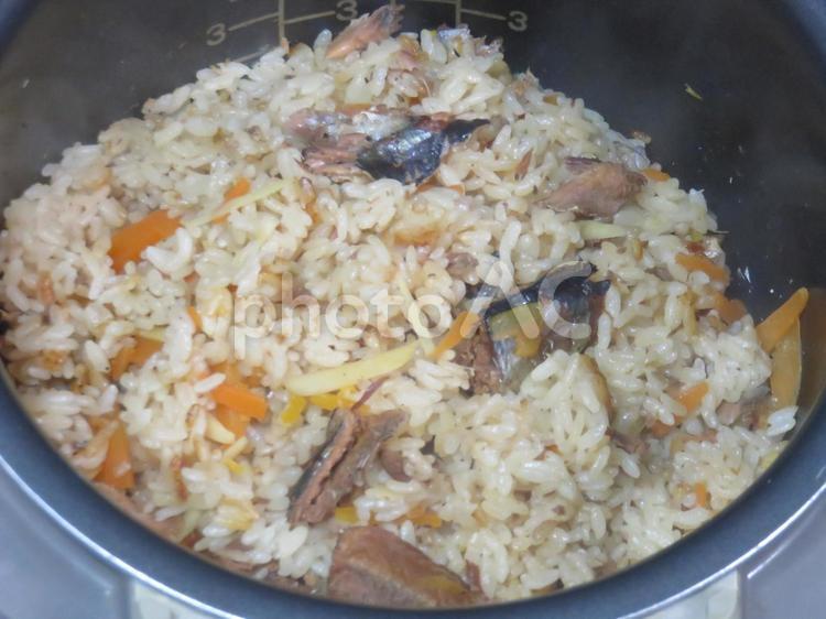 秋刀魚の炊き込みご飯 サンマの炊き込みご飯,炊き込みご飯,サンマの写真素材