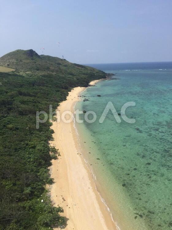 空からの砂浜と海 沖縄,石垣島,空の写真素材