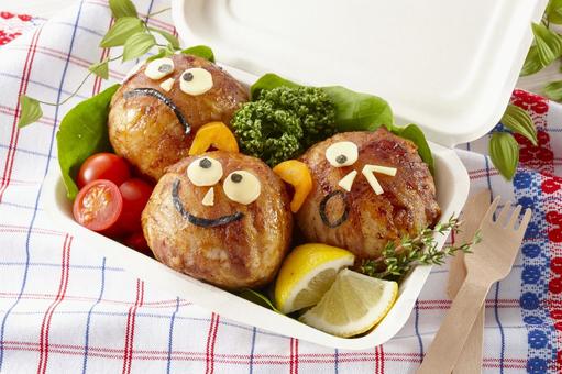 肉巻きおにぎり三兄弟 肉巻きおにぎり三兄弟 肉巻きおにぎり,キャラ弁,キャラクターの写真素材