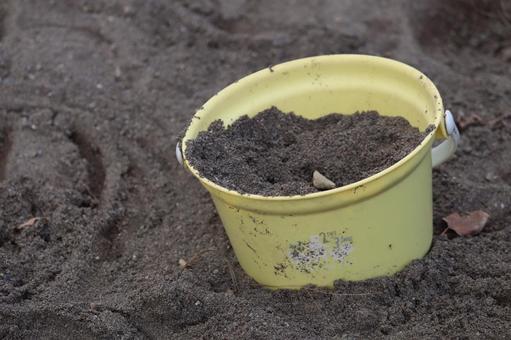 砂場に放置されたバケツ 公園,砂場,遊び場の写真素材
