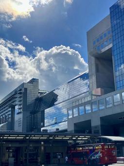 真夏の京都駅 真夏の京都駅 京都駅,駅ビル,夏の写真素材