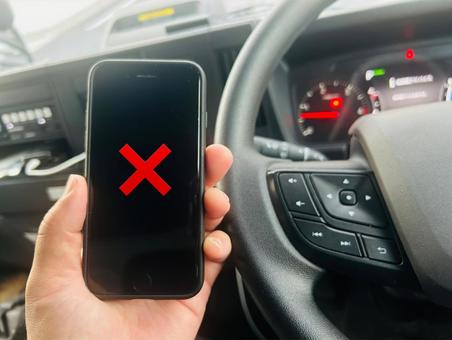 運転中ながらスマホ禁止 ながらスマホ,自動車運転中,禁止行為の写真素材