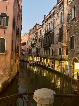 夕方のベネチア運河 夕方のベネチア運河の写真