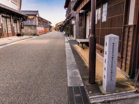 旧東海道「関宿」の町並みと石碑（石柱） 関宿,旧東海道,宿場町の写真素材