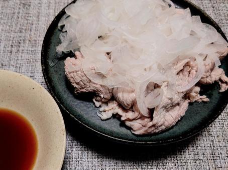 暑い日には豚肉の冷しゃぶでさっぱりと 暑い日には豚肉の冷しゃぶでさっぱりとの写真