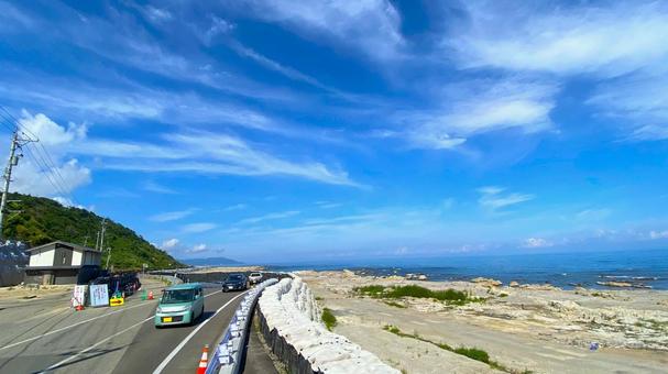 夏の奥能登 海岸隆起地の道路:1 夏の奥能登 海岸隆起地の道路:1 能登,奥能登,輪島の写真素材