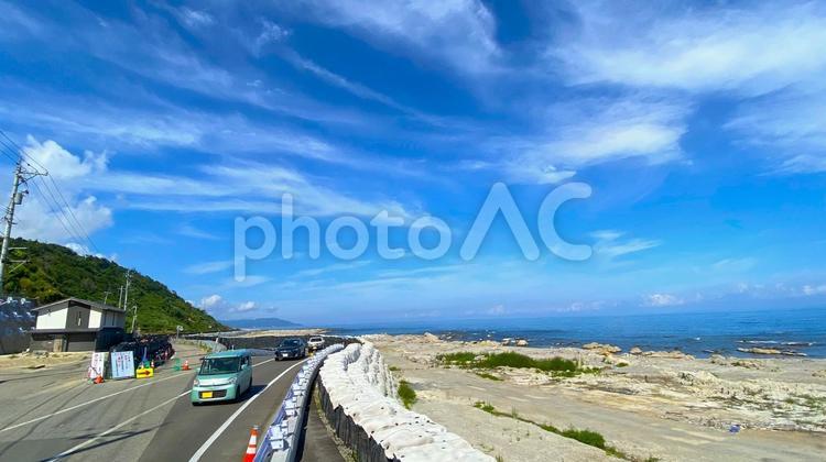 夏の奥能登　海岸隆起地の道路：1 能登,奥能登,輪島の写真素材