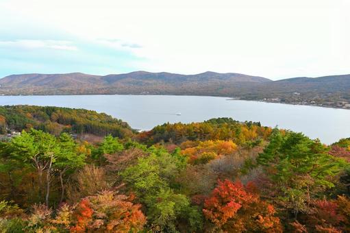 山中湖と紅葉の写真