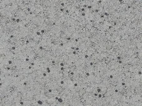 雨跡が残るアスファルト路面 コンクリート,アスファルト,道路の写真素材