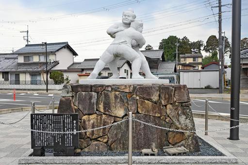 滋賀・JR安土駅「安土と相撲」像 滋賀・JR安土駅「安土と相撲」像 安土駅,南口,力士の写真素材