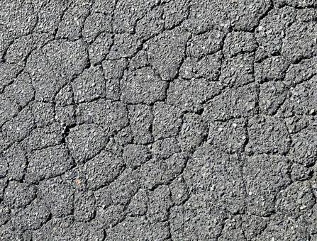 アスファルトのひび割れ アスファルトのひび割れの写真