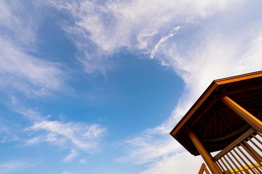 青空と休憩スペース 青空と休憩スペース 青空,空,雲の写真素材