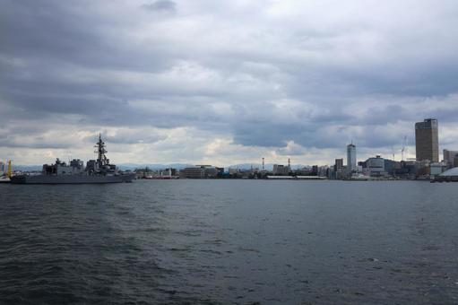 ９月下旬の高松港に寄港する護衛艦いなづま 護衛艦いなづま,海上自衛隊,寄港の写真素材