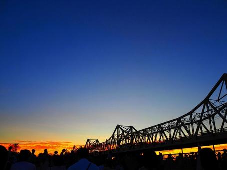 夕焼けと鉄橋 夕焼けと鉄橋の写真