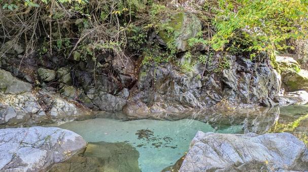 清流のたまり、神秘の青 今治市,鈍川渓谷,フローの写真素材