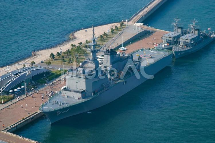 停泊中の海上自衛隊掃海母艦 自衛隊,海上自衛隊,ミリタリーの写真素材