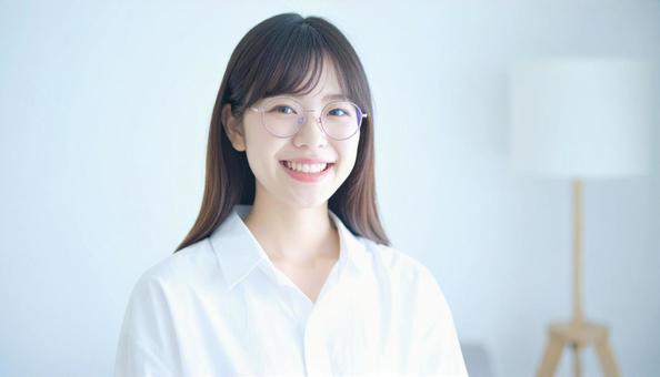 清潔感のあるカメラ目線の女性 清潔感のあるカメラ目線の女性の写真