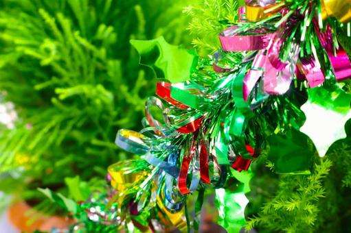 クリスマスツリーのキラキラ飾り　12月冬 クリスマスツリー,飾り,キラキラの写真素材