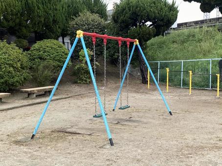ブランコと鉄棒がある風景 公園,ブランコ,遊具の写真素材