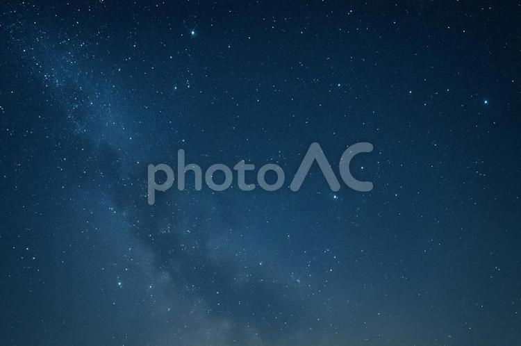 満天の星空と天の川・宇宙・満天の星・夜景 星空,天の川,宇宙の写真素材
