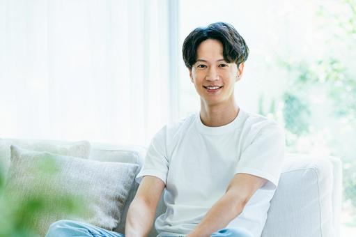 男性のポートレート 男性のポートレート 笑顔,男性,部屋の写真素材