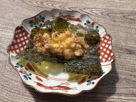 美味しそうな海苔ととうもろこしのかき揚げ 美味しそうな海苔ととうもろこしのかき揚げ 海苔,うまい,つまみの写真素材