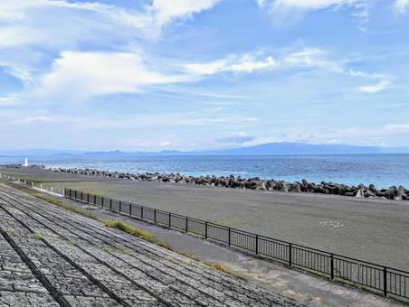 堤防と海景色 堤防と海景色 海,海辺,水平線の写真素材