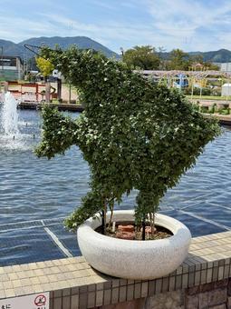 武生中央公園　噴水のそばのトピアリー 水辺,池,噴水の写真素材