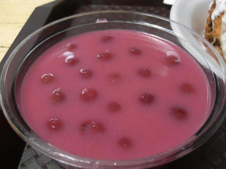 ハンガリー料理 さくらんぼ,サクランボスープ,ピンクの写真素材