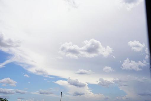 雨が降る前の空の写真