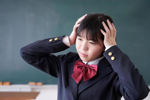 Japanese girls junior high school students holding their heads in the classroom, JPG Japanese girls junior high school students holding their heads in the classroom, JPG