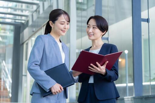 オフィスで仕事をするビジネスウーマン ビジネス,会議,ビジネスウーマンの写真素材