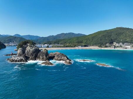 徳島県美波町　立島 立岩,島,岩石の写真素材